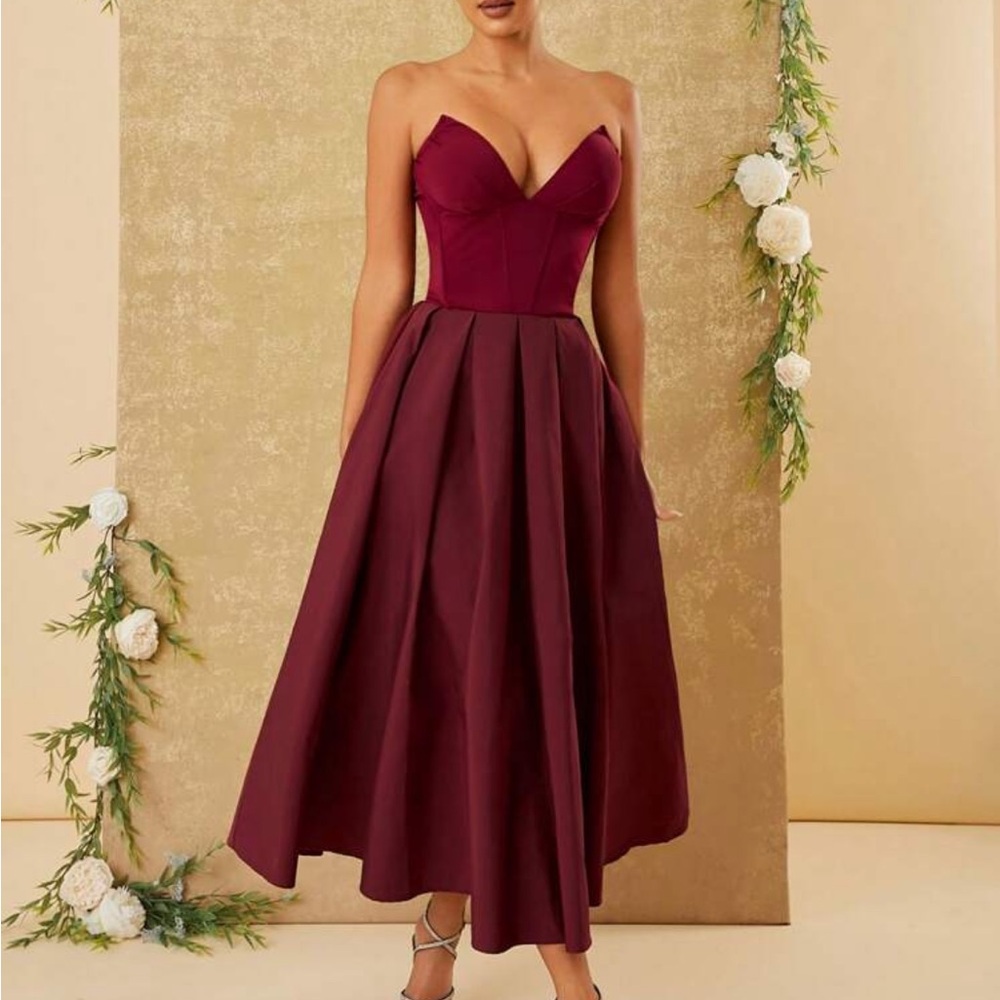 Elegant Burgundy Strapless Dress - Picture 1 of 3
